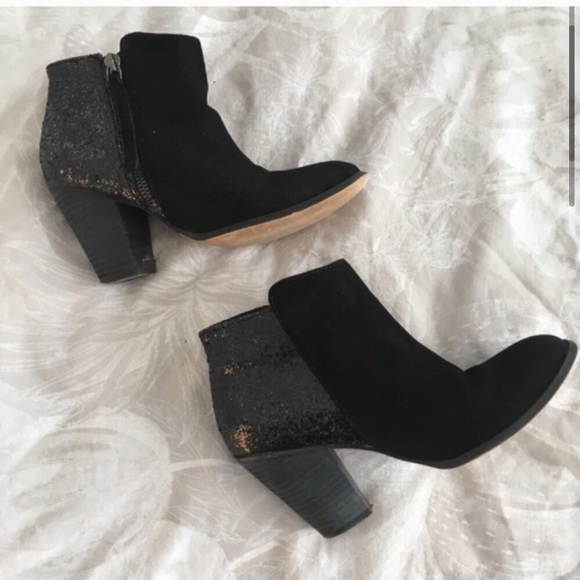 ALDO dazzlin’ glitter heel suede ankle booties - Picture 2 of 6